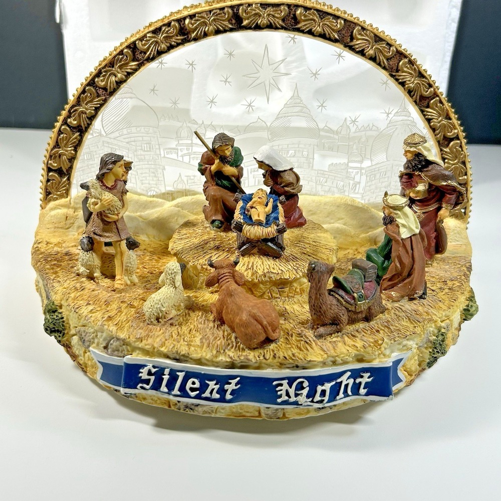 House Of LLoyd 1996 A Night In Bethleham Light Up Musical Figural 10" W/Box